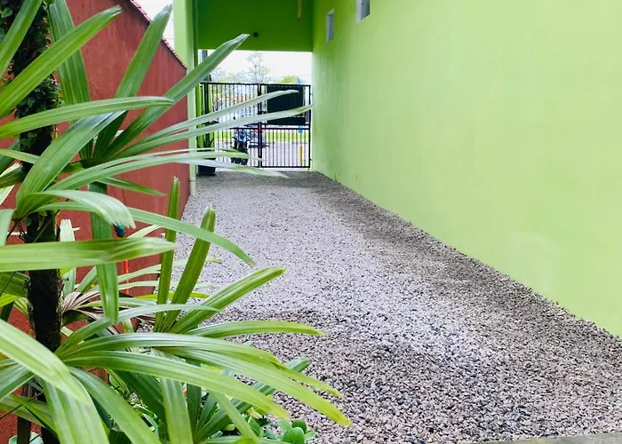 Chalé Beira mar - 50 metros da Praia da Maranduba com Ar Condicionado
